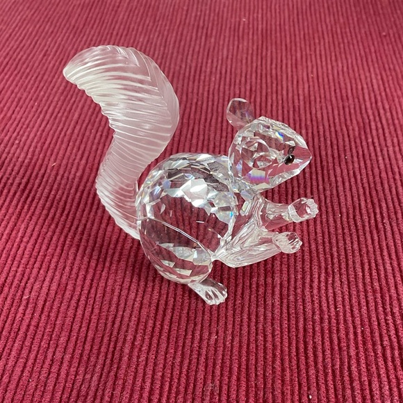 Swarovski Crystal 7400 097 001 SCS 10th Anniversary Squirrel Frosted Tail - Picture 2 of 9